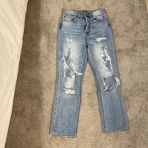 RELAXED STRAIGHT JEANS